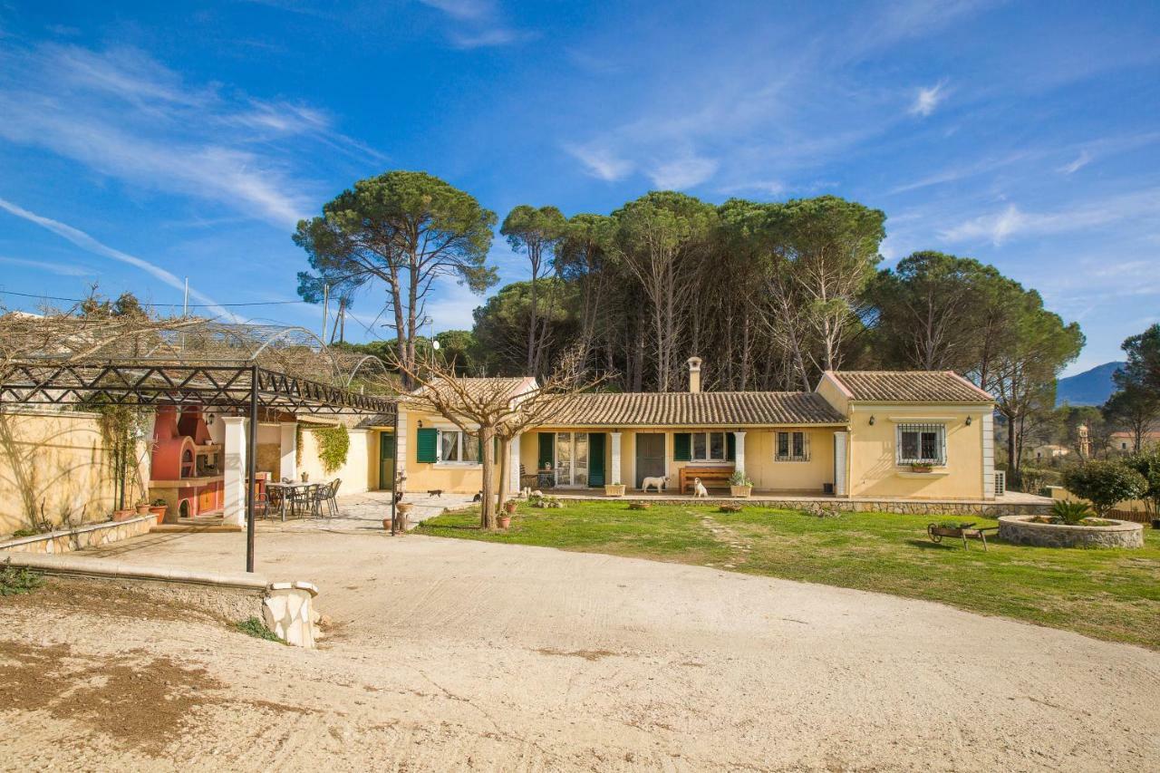 Villa Pine Forest Kompitsion Екстер'єр фото