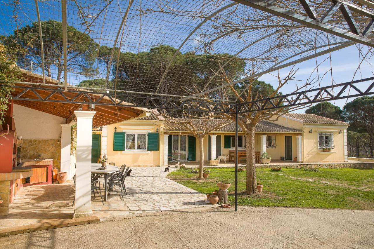 Villa Pine Forest Kompitsion Екстер'єр фото